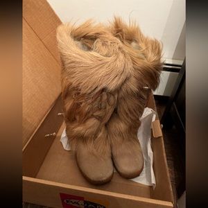 Pajar Faux Fur Mid-Calf Lace-Up Boots, size 39, in excellent condition